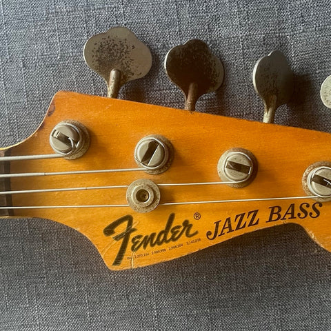 Bass guitar